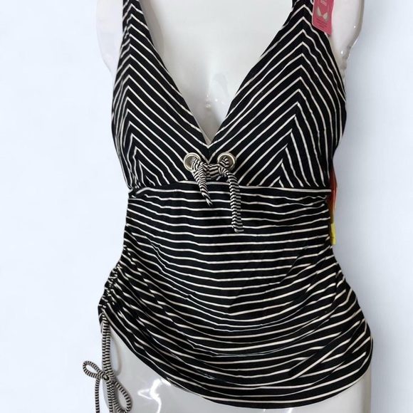 Maidenform Other - white & black striped tankini top w adjust straps Maidenform Beach approx 36D